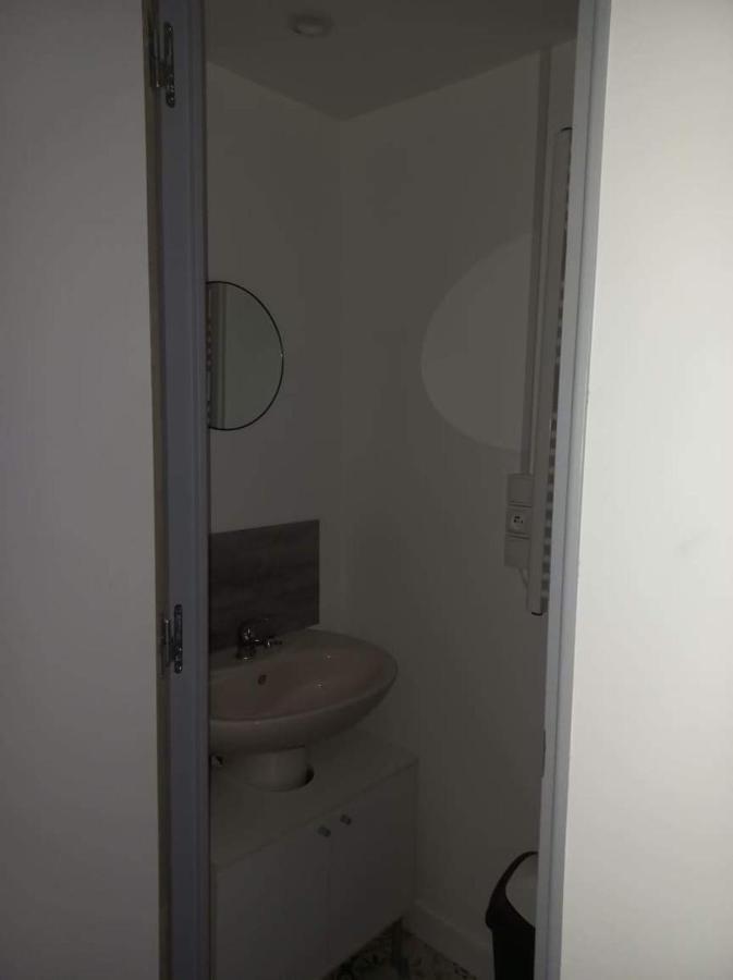 17, Face A La Gare Apartment ลันยง ภายนอก รูปภาพ