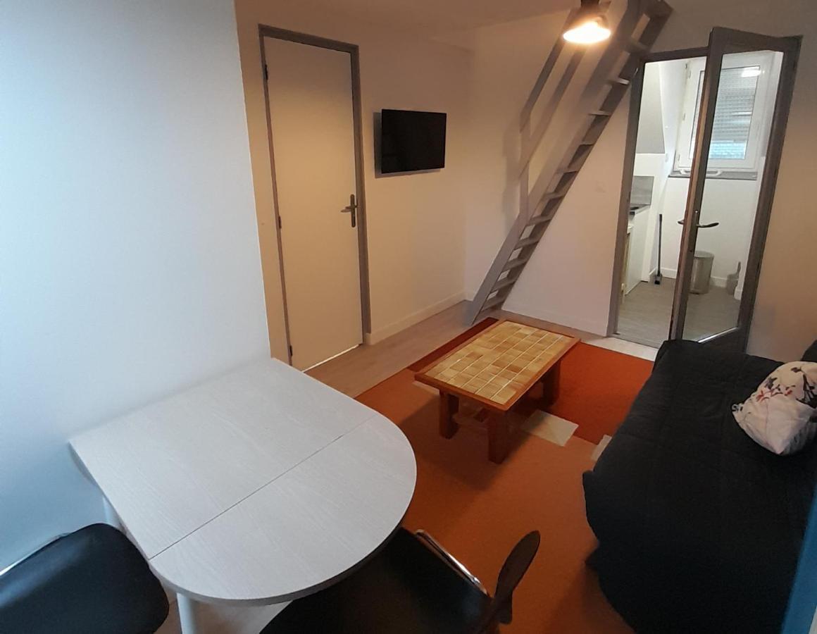17, Face A La Gare Apartment ลันยง ภายนอก รูปภาพ