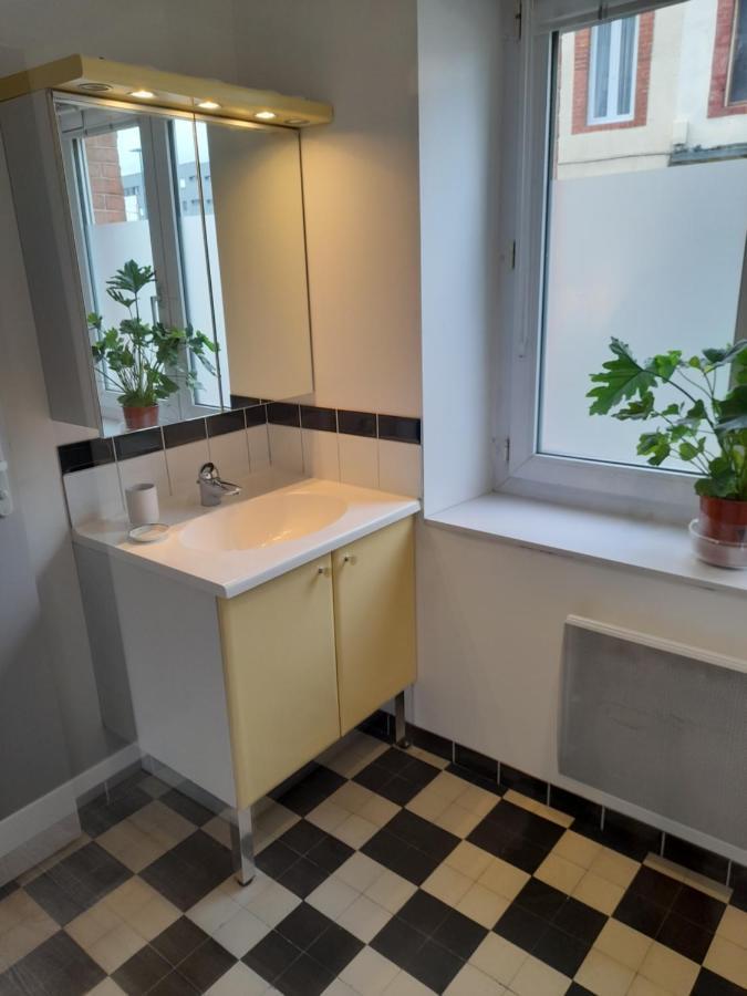 17, Face A La Gare Apartment ลันยง ภายนอก รูปภาพ