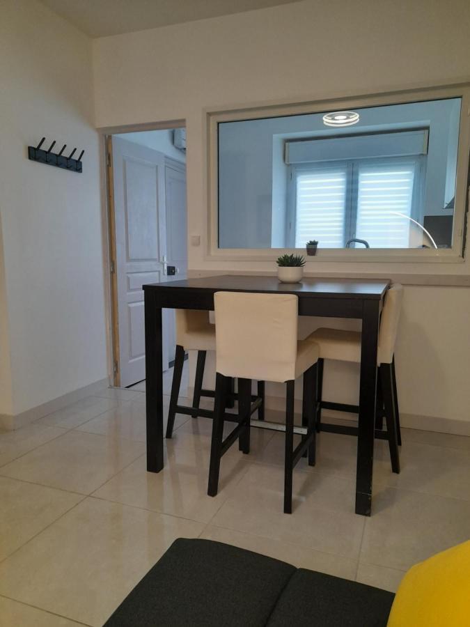 17, Face A La Gare Apartment ลันยง ภายนอก รูปภาพ