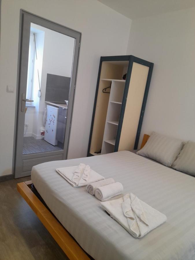 17, Face A La Gare Apartment ลันยง ภายนอก รูปภาพ
